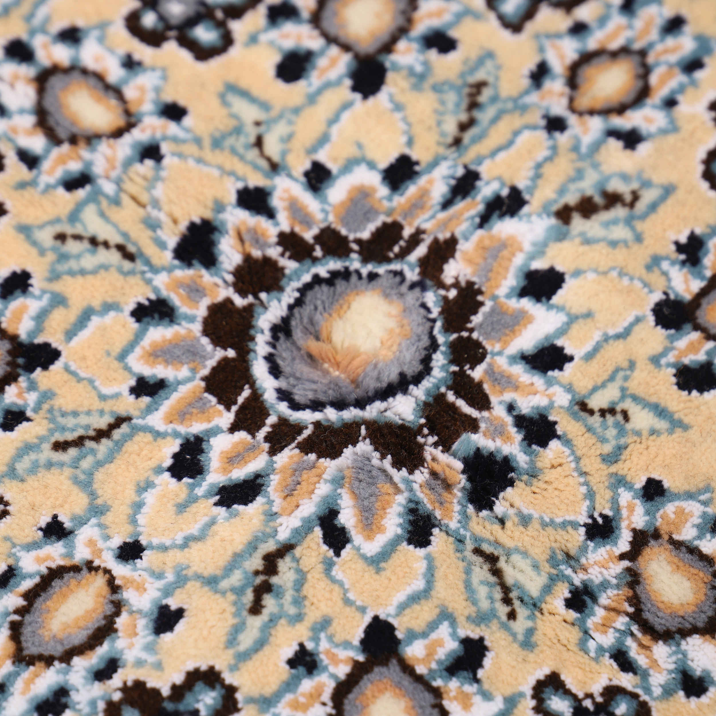 Price and Buy Original Persian Carpet with Wool Hand-Knotted in Isfahan Lachak Toranj - Image 2