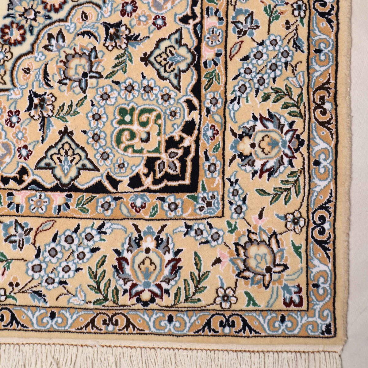 Price and Buy Original Persian Carpet with Wool Hand-Knotted in Isfahan Lachak Toranj - Image 4