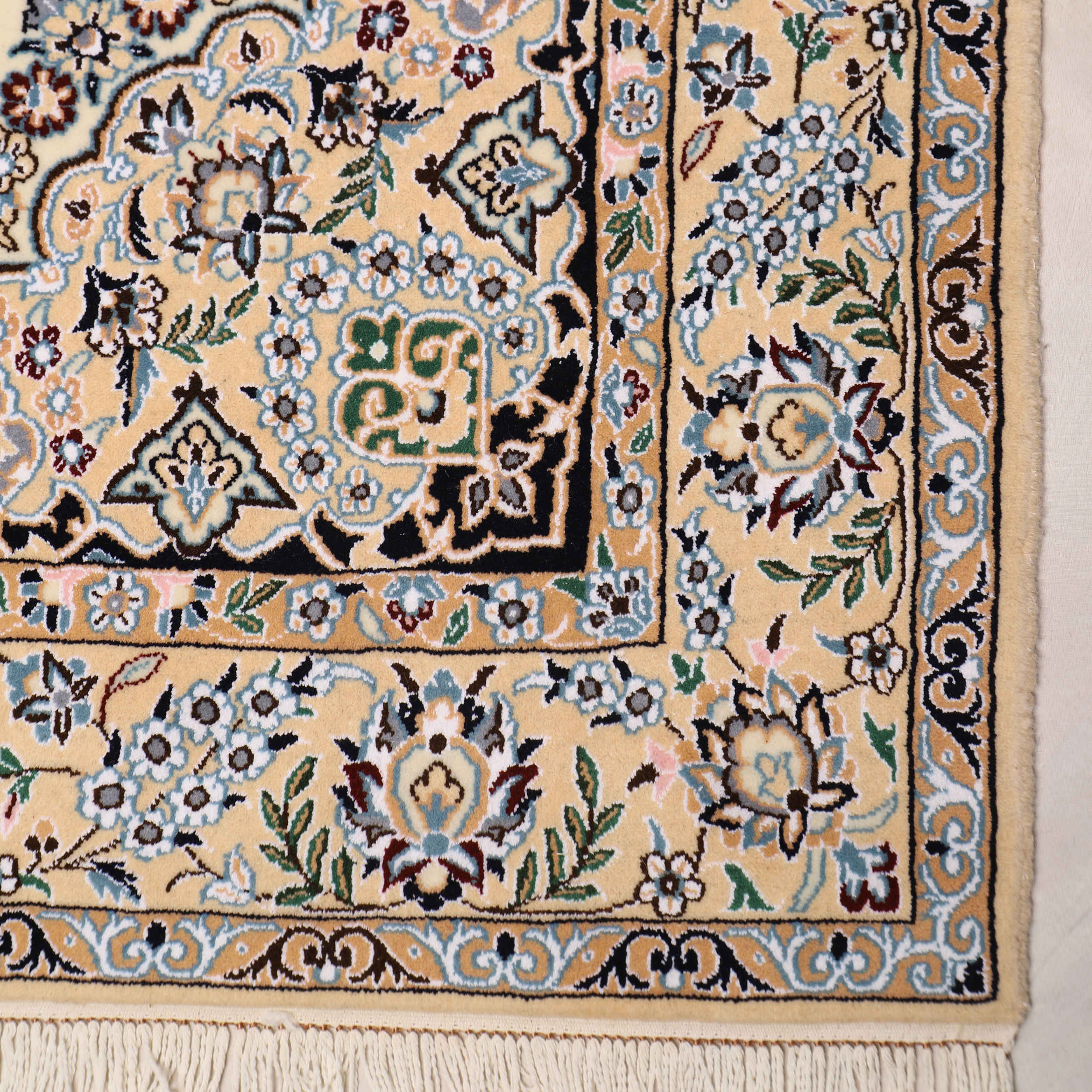 Price and Buy Original Persian Carpet with Wool Hand-Knotted in Isfahan Lachak Toranj - Image 4