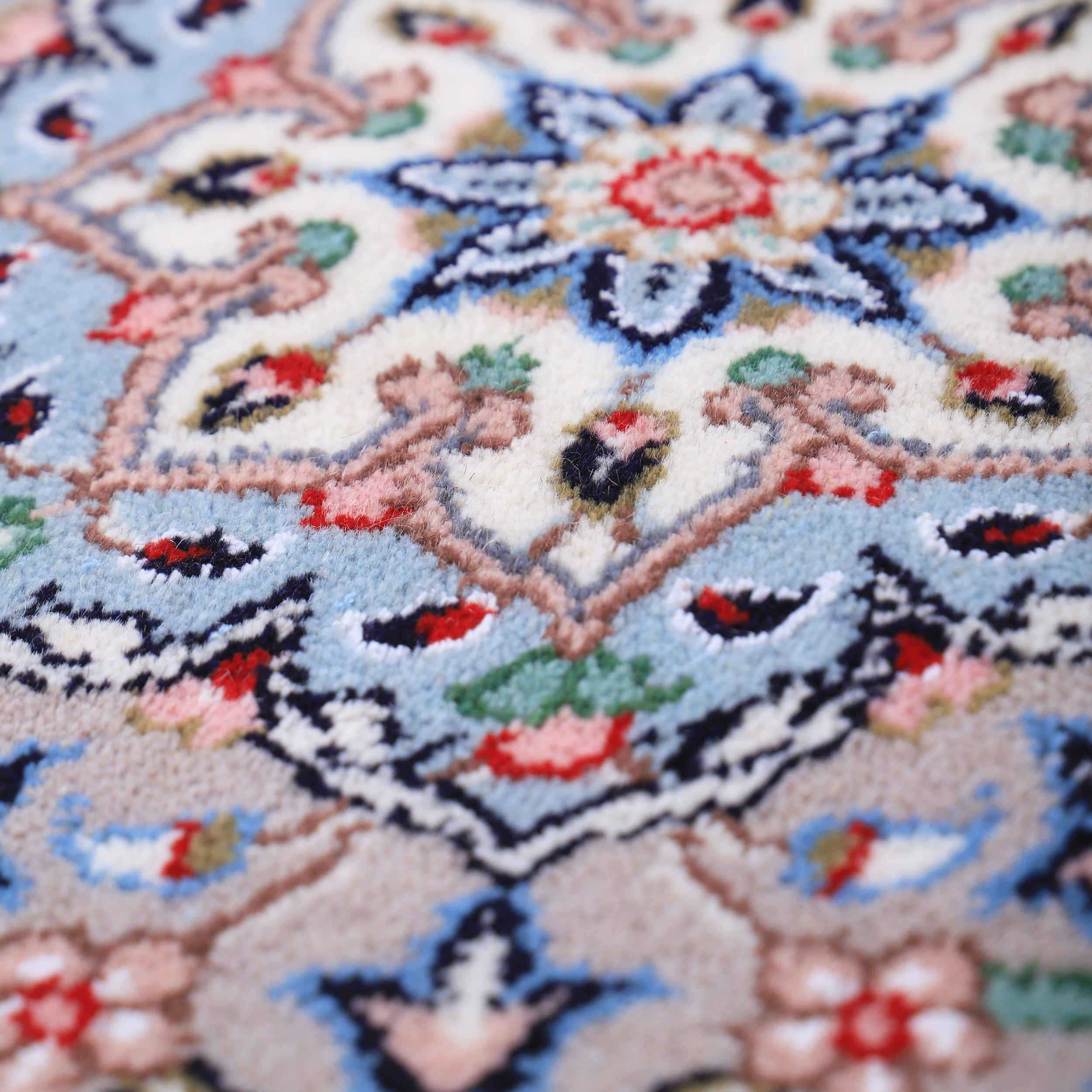 Price and Buy Persian Carpet with Kork Wool Hand-Knotted in Ardakan Medallion Cream - Image 4