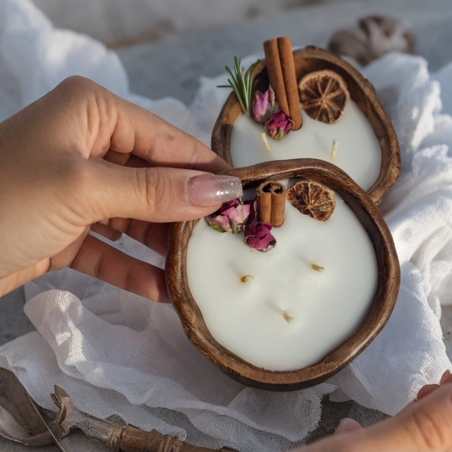 Price and Buy Aromatic Botanical Wood Jar Candles with Cinnamon, Rose & Lemon Design - Image 3