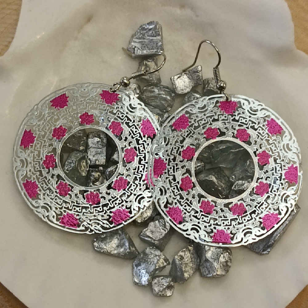 Price and Buy Dangle Metal Earrings with Traditional Style Mehr - Image 4