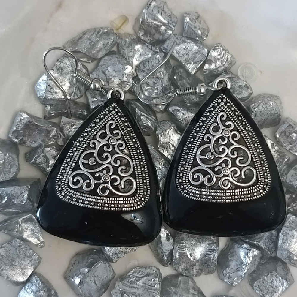 Price and Buy Dangle Metal Earrings with Traditional Style Shamim - Image 3