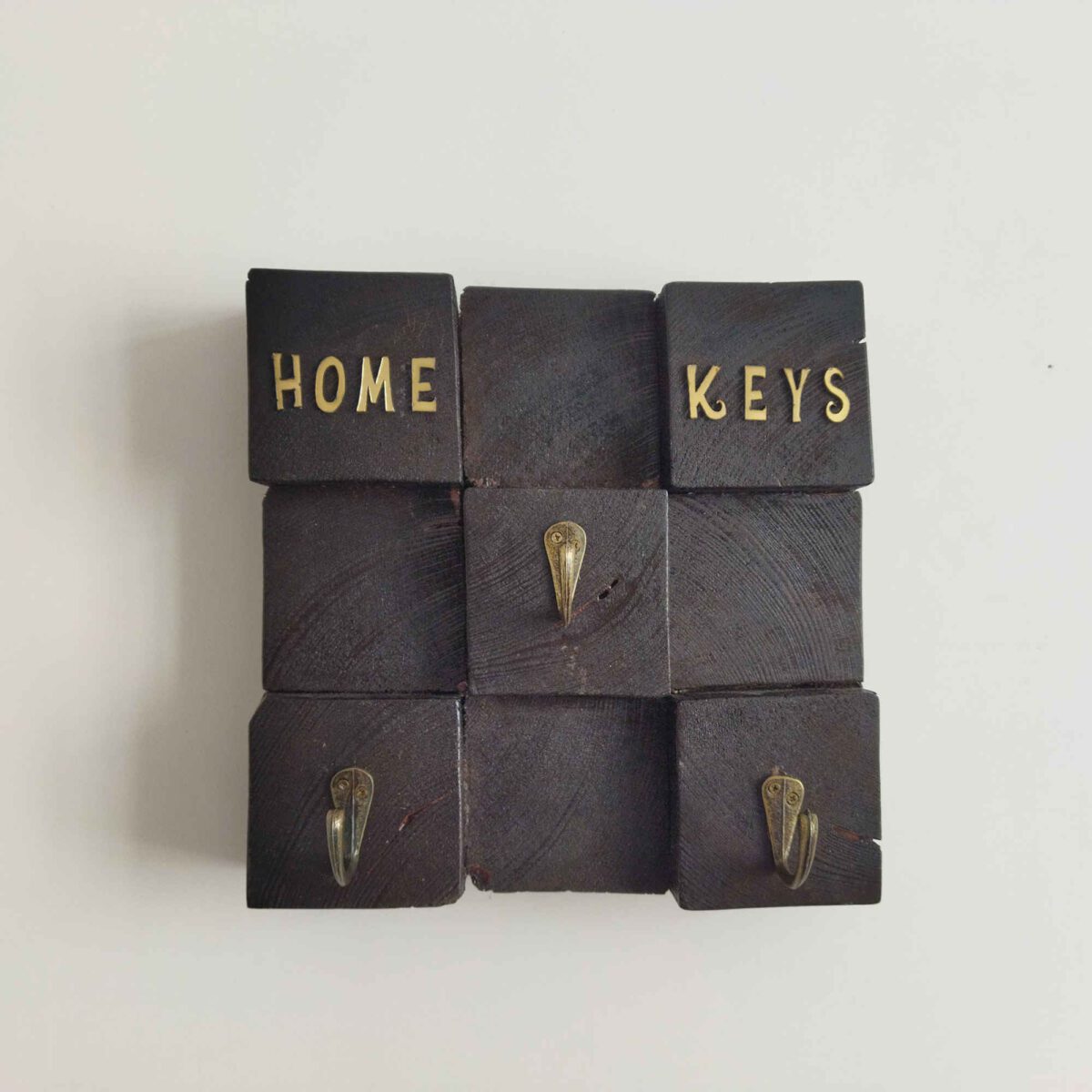 Price and Buy Decorative & Handcrafted Wall Key Holder with Entrance Cubes Design - Image 4