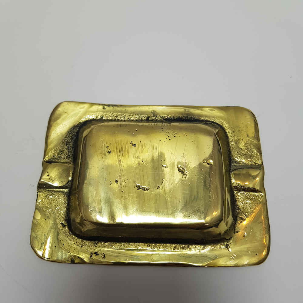 Price and Buy Hand Engraved Brass Ashtray – Artistic Intricate Design Yasna_68fd92d26da8f.jpeg Price and Buy Hand Engraved Brass Ashtray – Artistic Intricate Design Yasna - Image 3