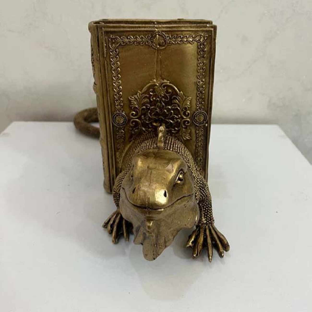 Price and Buy Iguana Design Decorative Bookend – Unique Touch for Modern Homes - Image 5