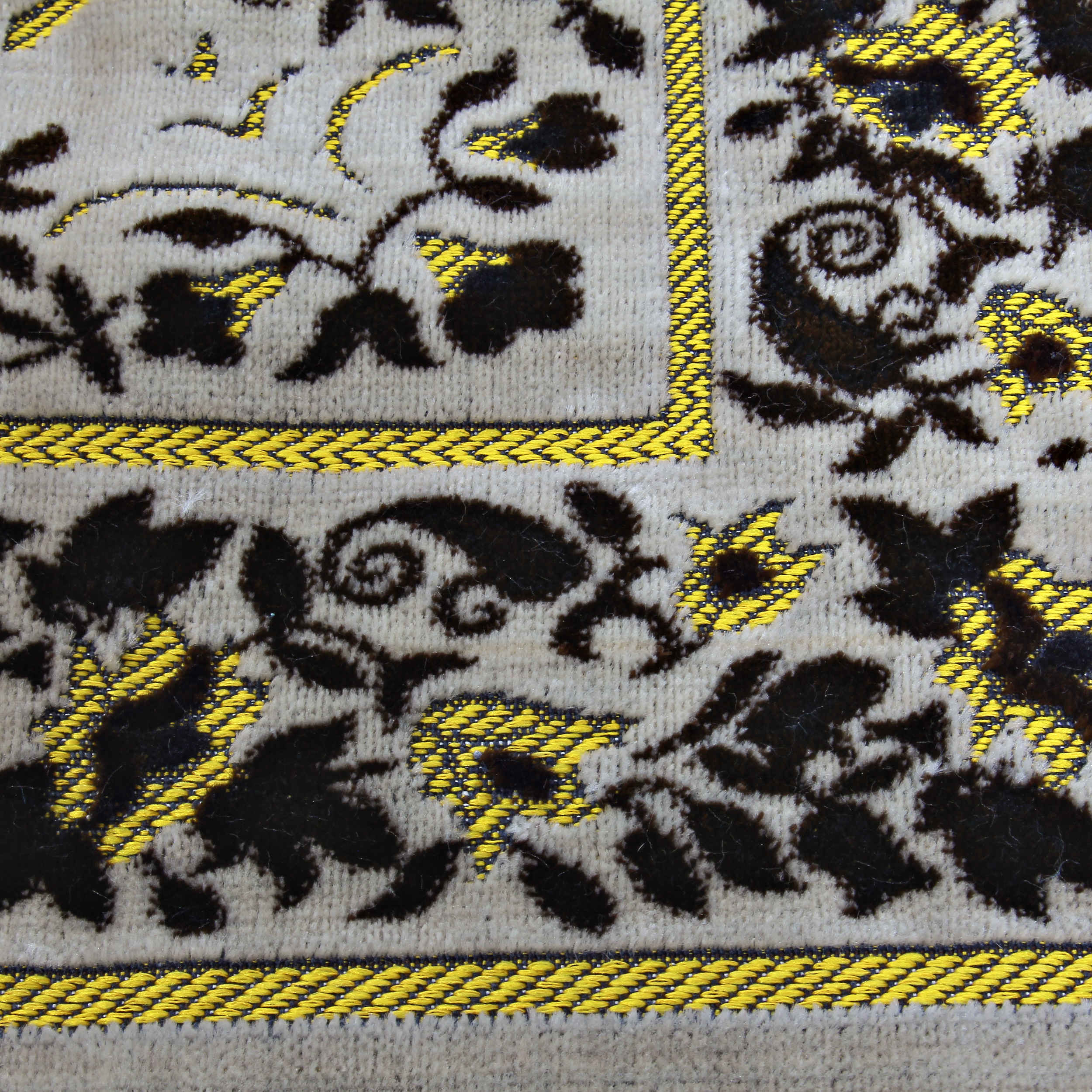 Price and Buy Islamic Velvet Prayer Rug Luxurious Padded Sajadah Janamaz - Image 3