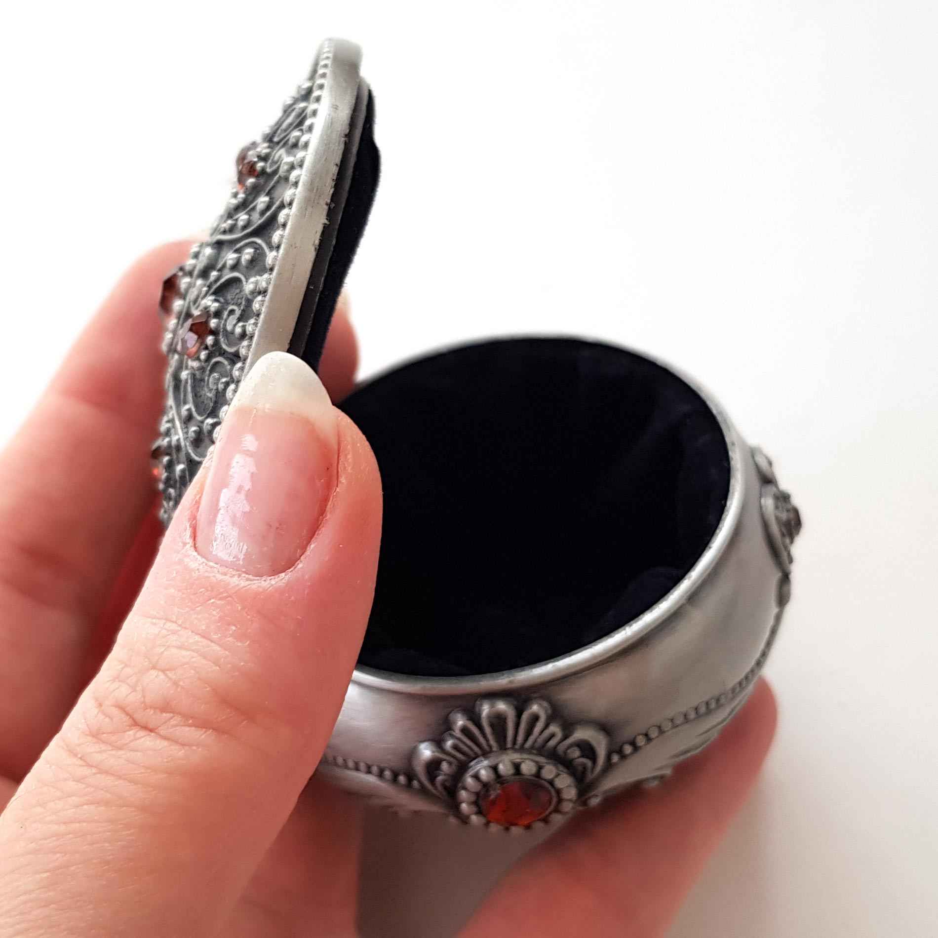 Price and Buy Metal Jewelry Box Vintage Design With Red Gem - Image 3