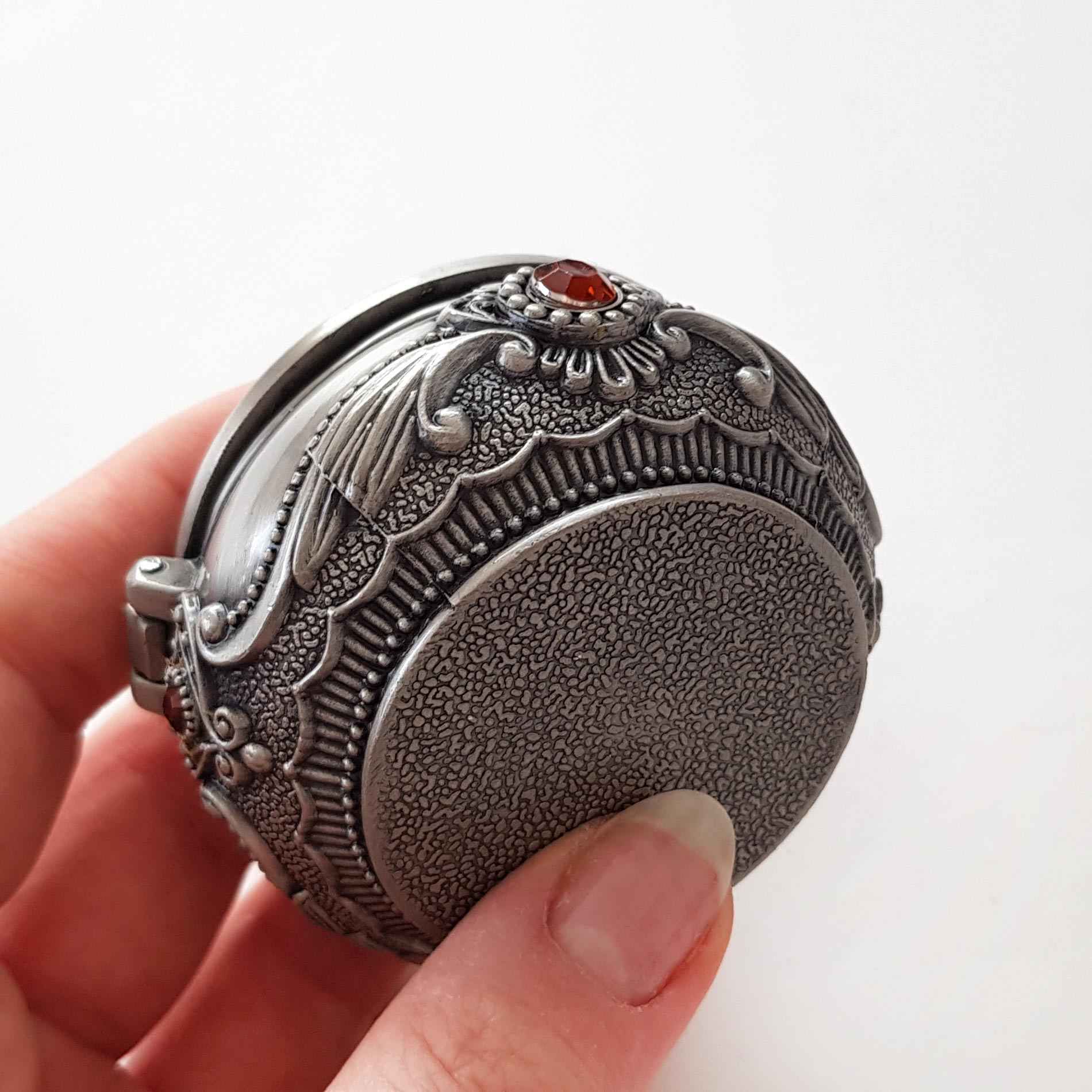 Price and Buy Metal Jewelry Box Vintage Design With Red Gem - Image 4