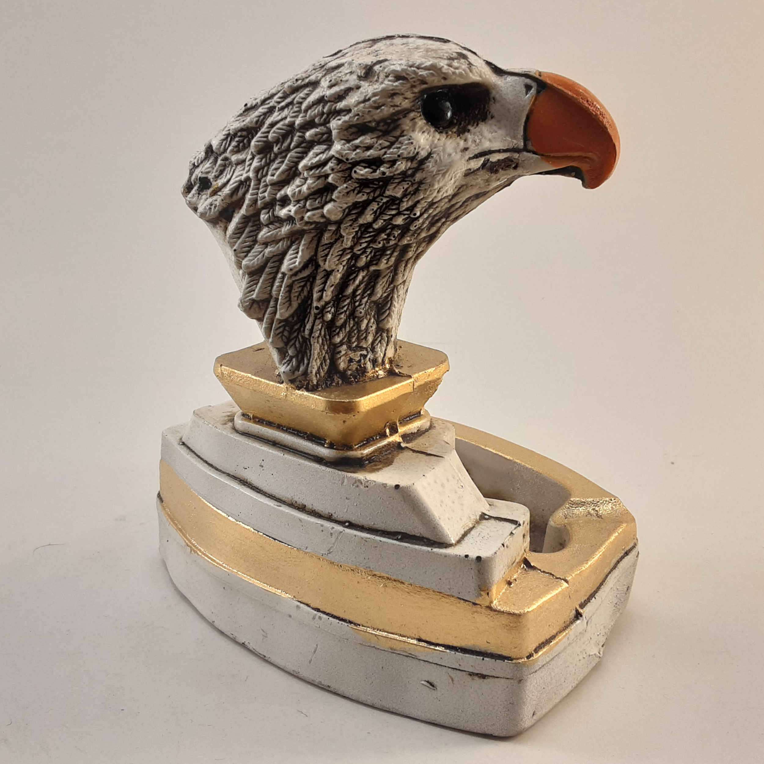 Price and Buy Novelty Ashtray – Perfect Gift for Smokers, Friends with Eagle Design - Image 5