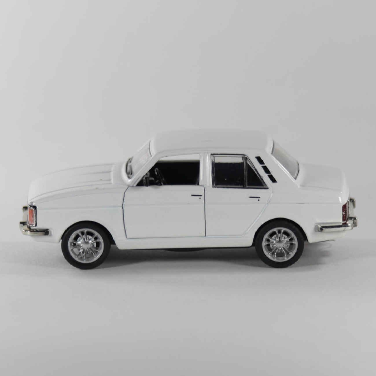 Price and Buy Paykan Iconic Iranian Classic Car in Toy Form – 1966 Hillman Hunter - Image 5