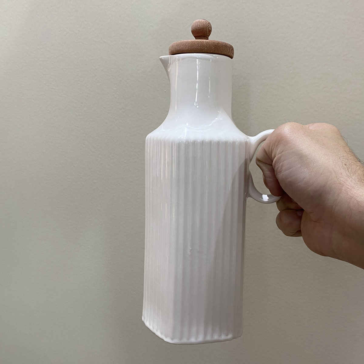 Price and Buy White Ceramic Oil Dispenser Bottle for Home and Restaurant Kitchens - Image 4