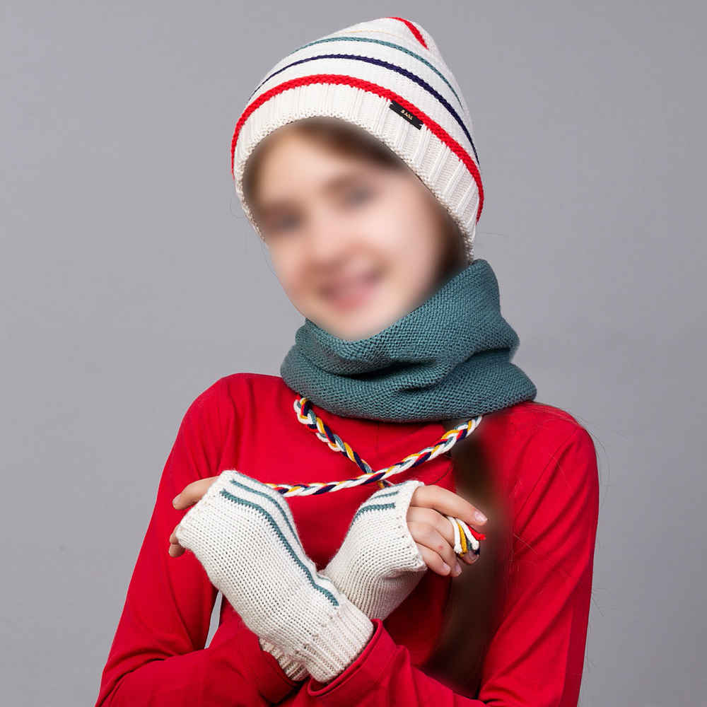 Price and Buy Women’s Knitted Hat and Scarf Set Model Hiva - Image 4