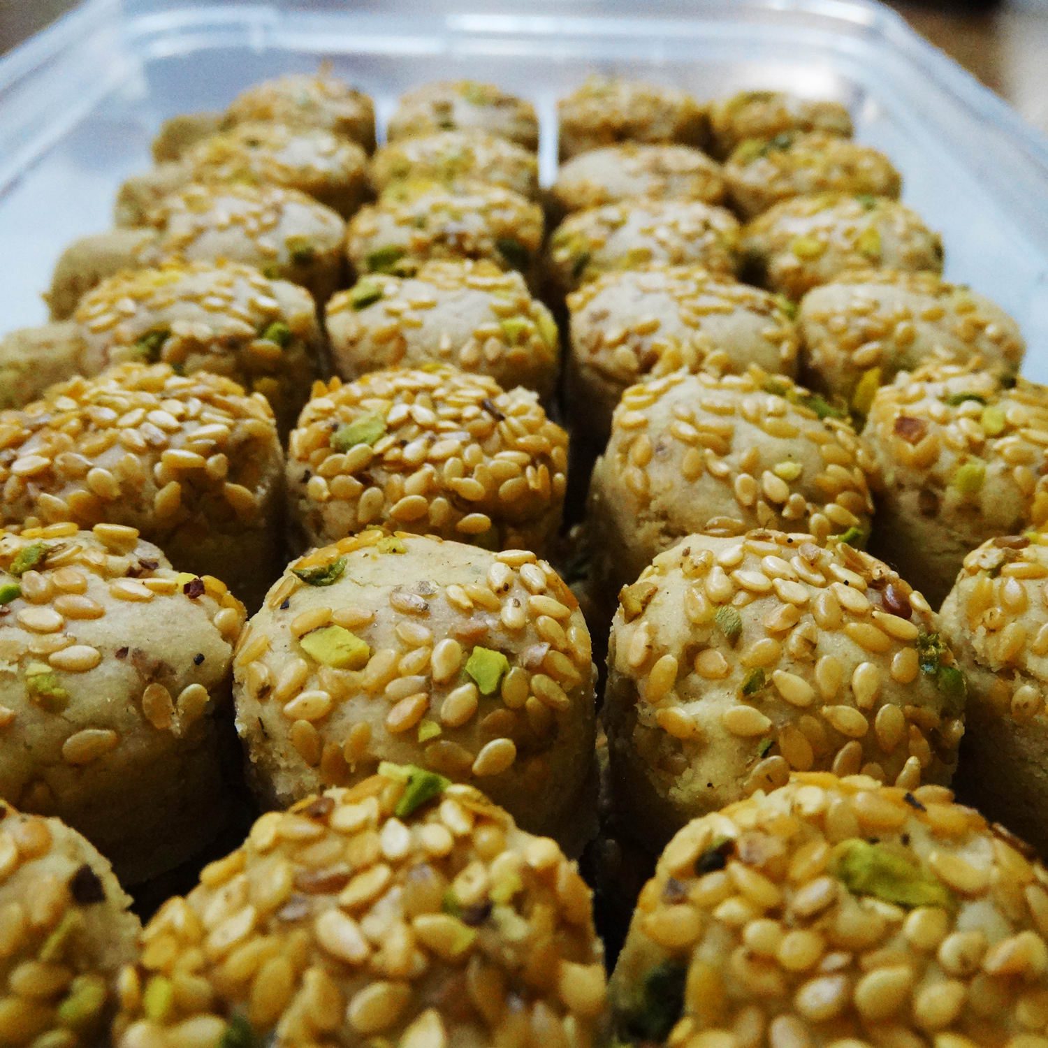 Price and Buy Yazdi Chickpea Cookies – Traditional Persian Nokhodchi Sweet 900 grams (2x) - Image 3